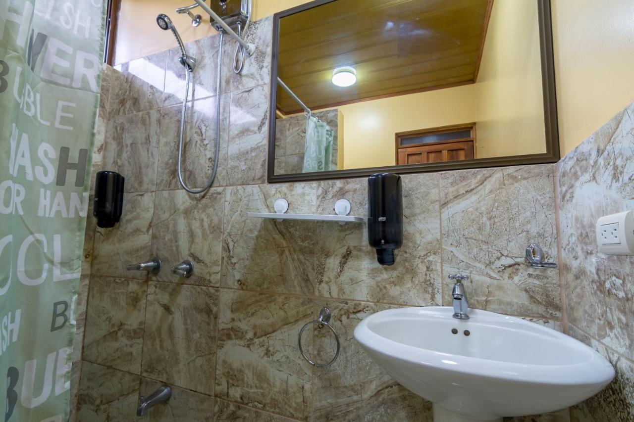 Sea Tower Hotel Puerto Viejo de Talamanca Bagian luar foto